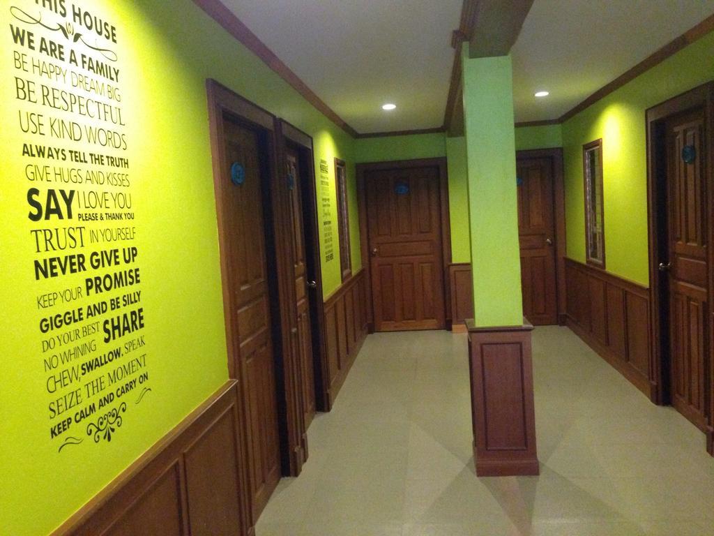 K2 Backpacker Hostel Khao Lak Buitenkant foto